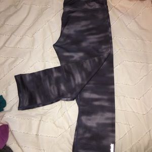 Reebok pixelated camo crop Capri Size M